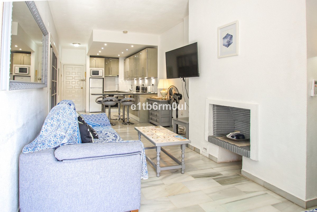 2 Bed Middle Floor Apartment in The Golden Mile
