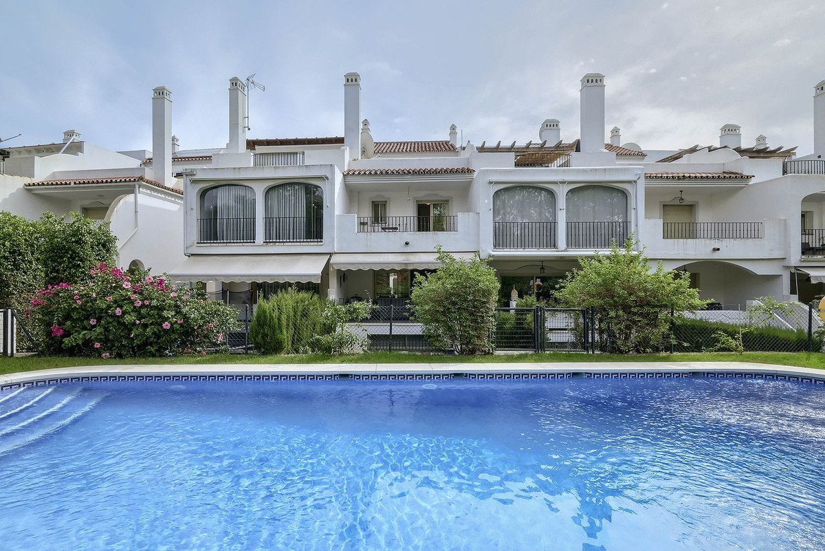 4 Bed Townhouse in Nueva Andalucía