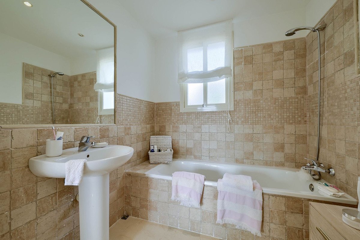 4 Bed Townhouse in Nueva Andalucía
