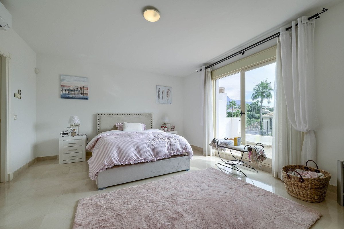 4 Bed Townhouse in Nueva Andalucía