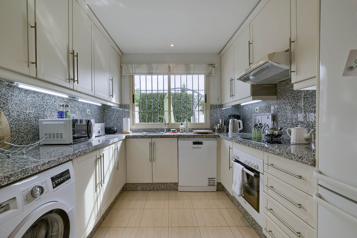 4 Bed Townhouse in Nueva Andalucía
