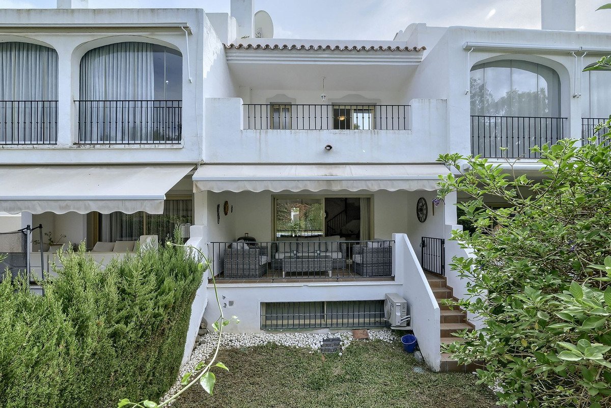 4 Bed Townhouse in Nueva Andalucía