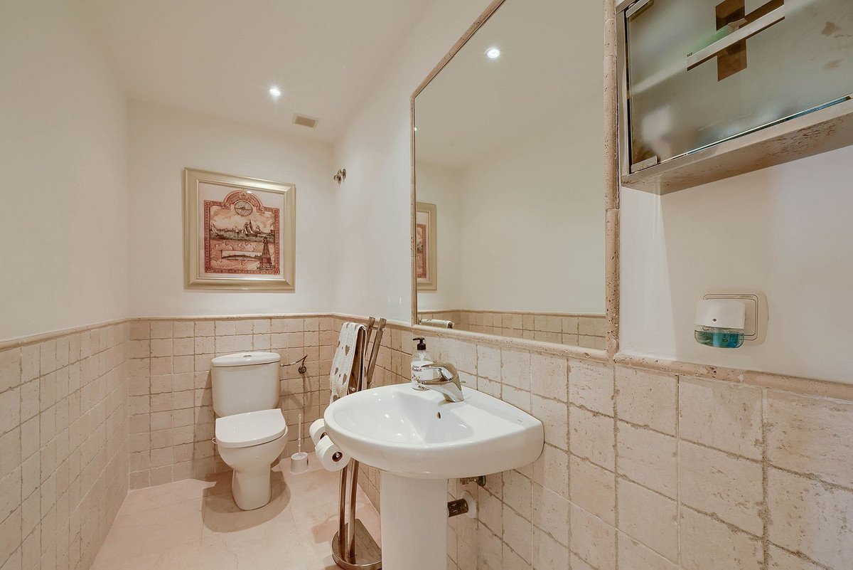4 Bed Townhouse in Nueva Andalucía