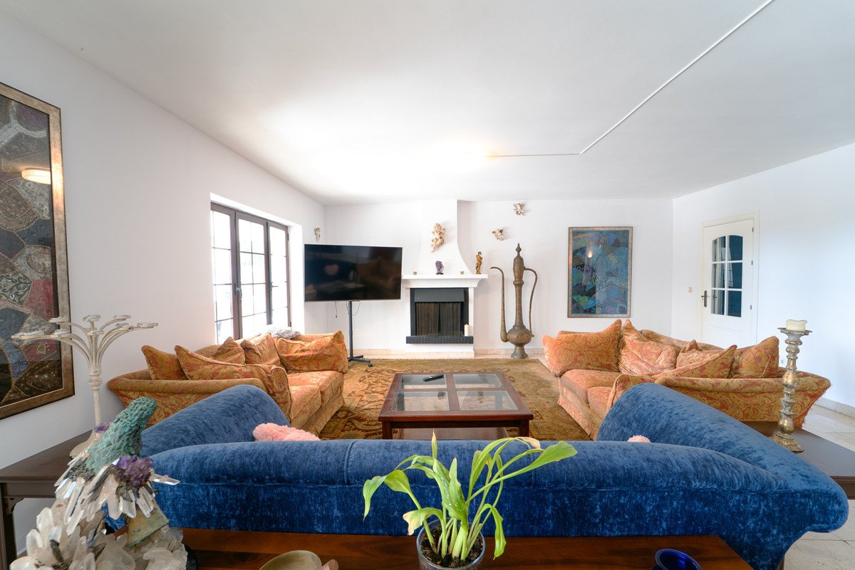 8 Bed Detached Villa in Marbesa