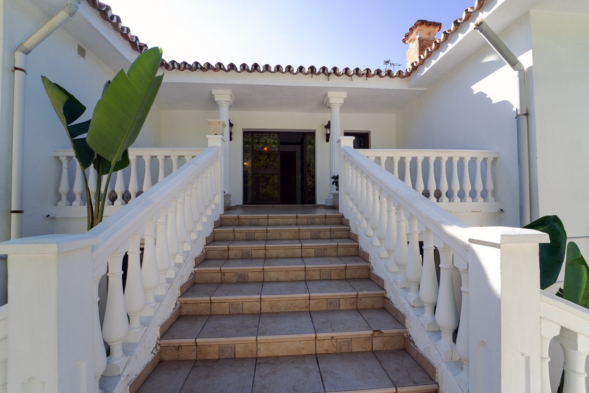 8 Bed Detached Villa in Marbesa