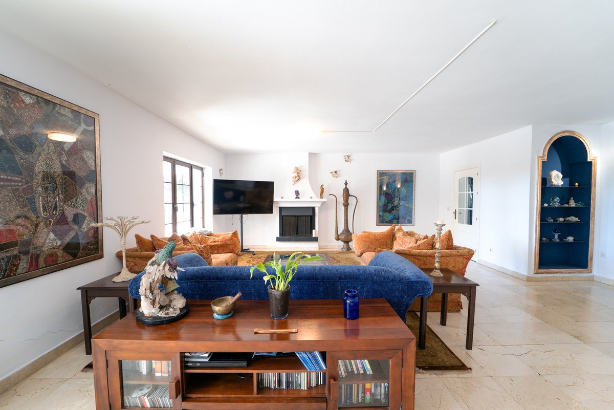 8 Bed Detached Villa in Marbesa