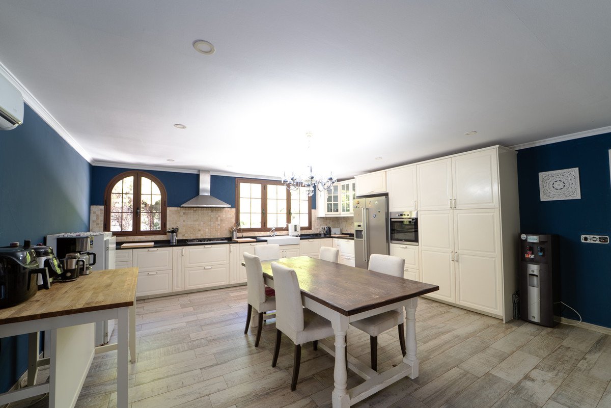 8 Bed Detached Villa in Marbesa