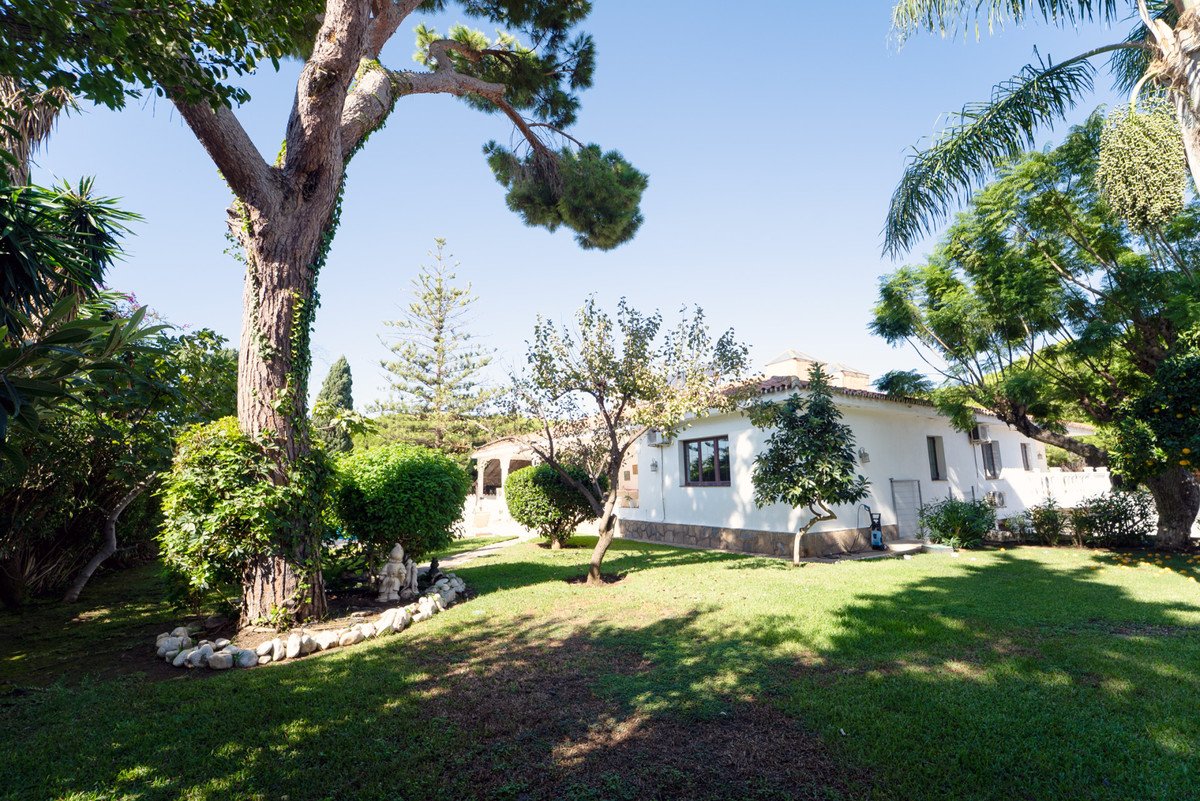 8 Bed Detached Villa in Marbesa