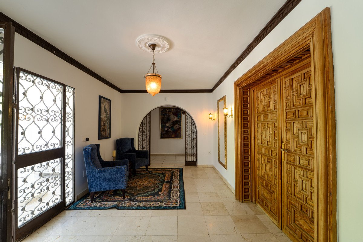 8 Bed Detached Villa in Marbesa