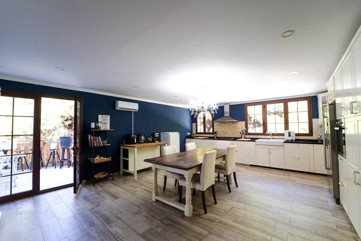 8 Bed Detached Villa in Marbesa