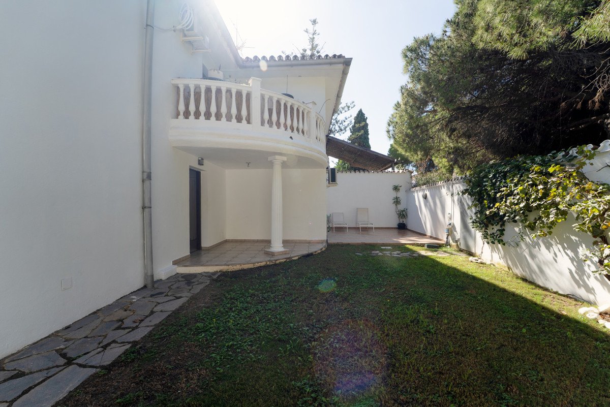 8 Bed Detached Villa in Marbesa