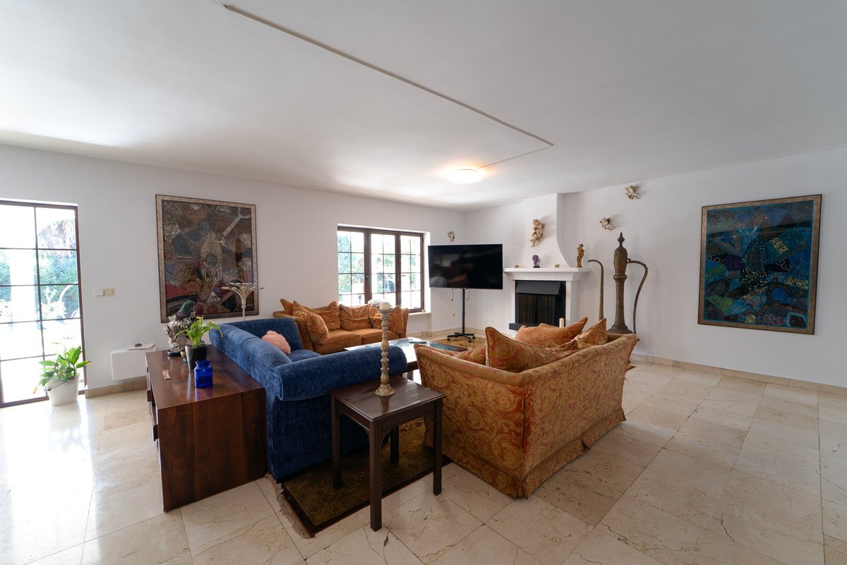 8 Bed Detached Villa in Marbesa