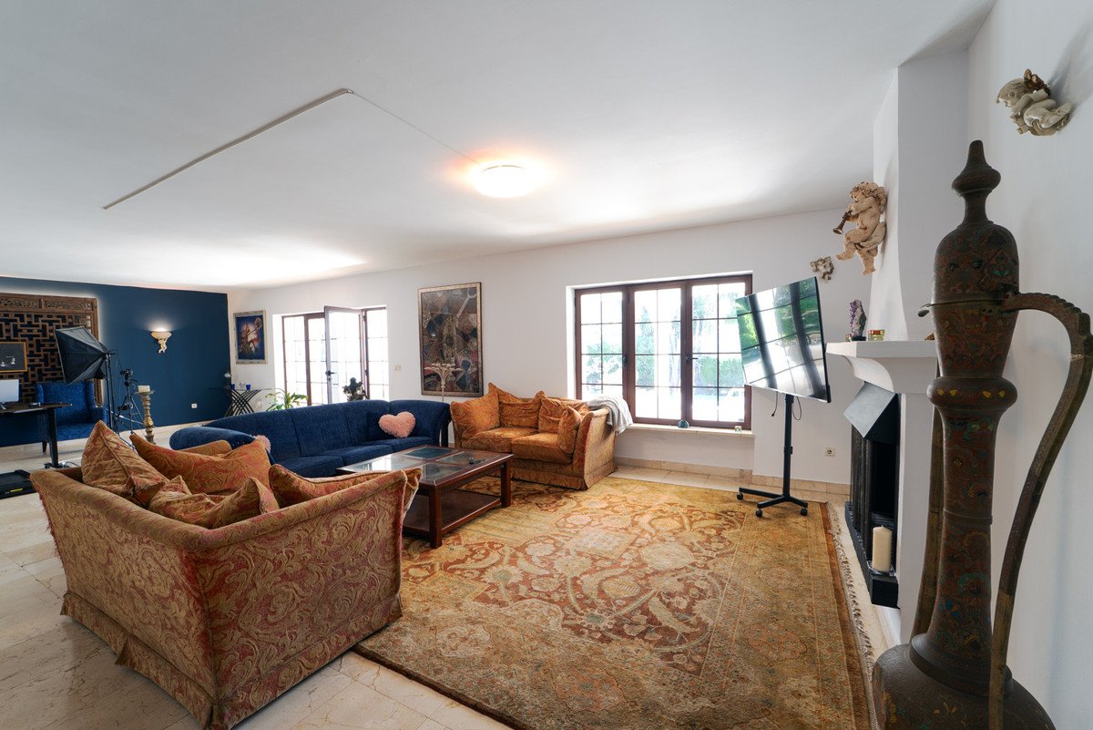 8 Bed Detached Villa in Marbesa