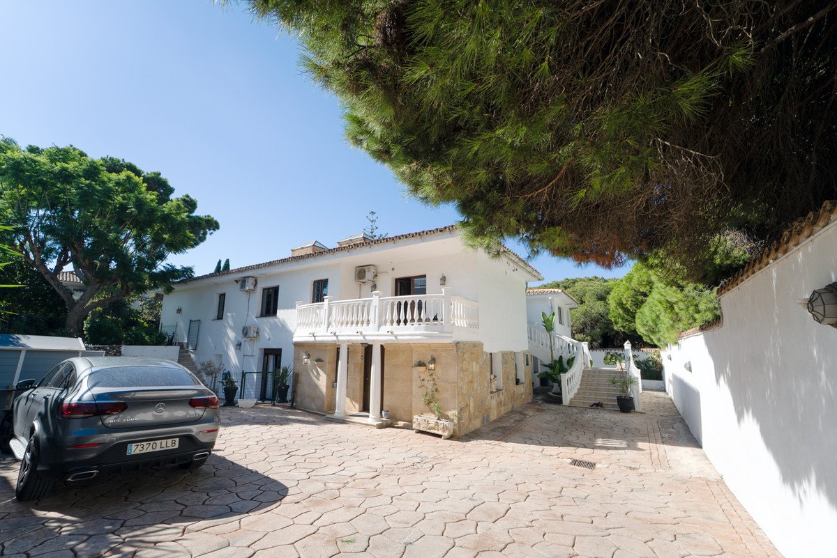 8 Bed Detached Villa in Marbesa