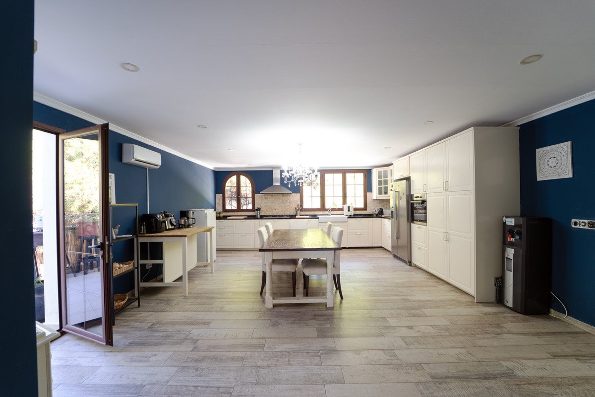 8 Bed Detached Villa in Marbesa