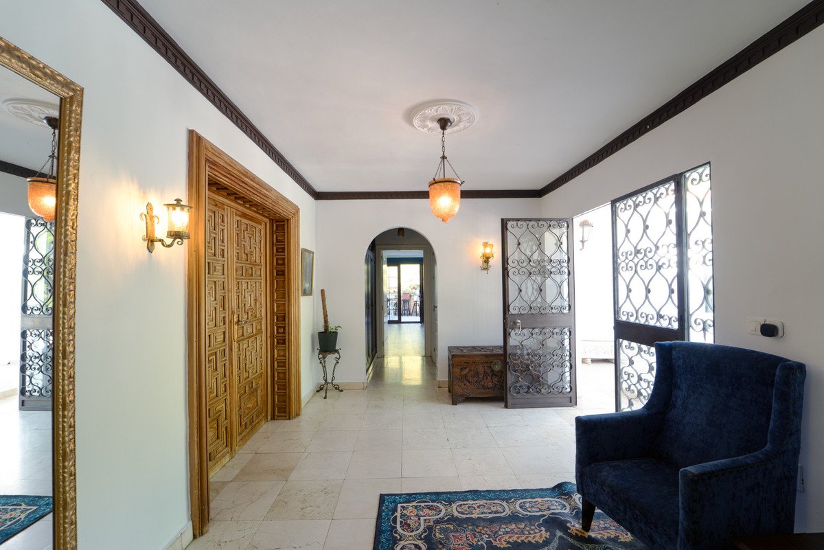 8 Bed Detached Villa in Marbesa