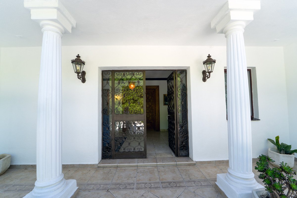 8 Bed Detached Villa in Marbesa