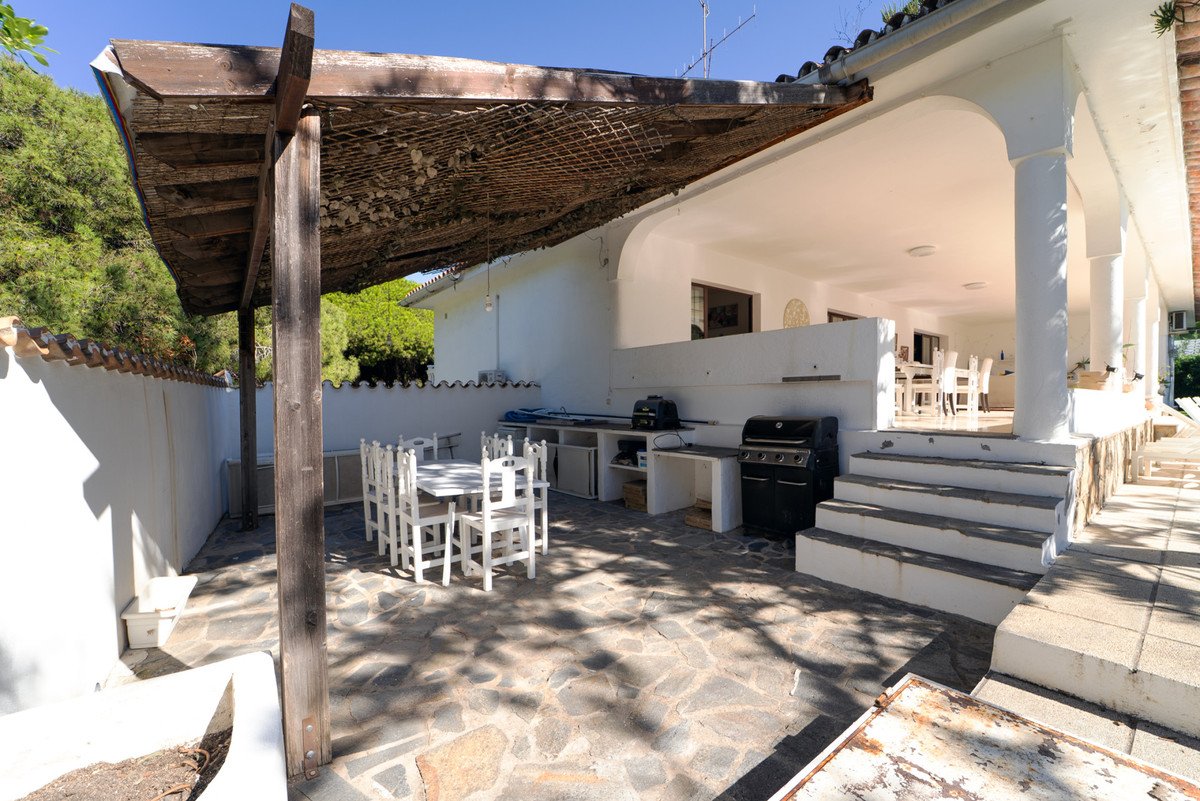 8 Bed Detached Villa in Marbesa