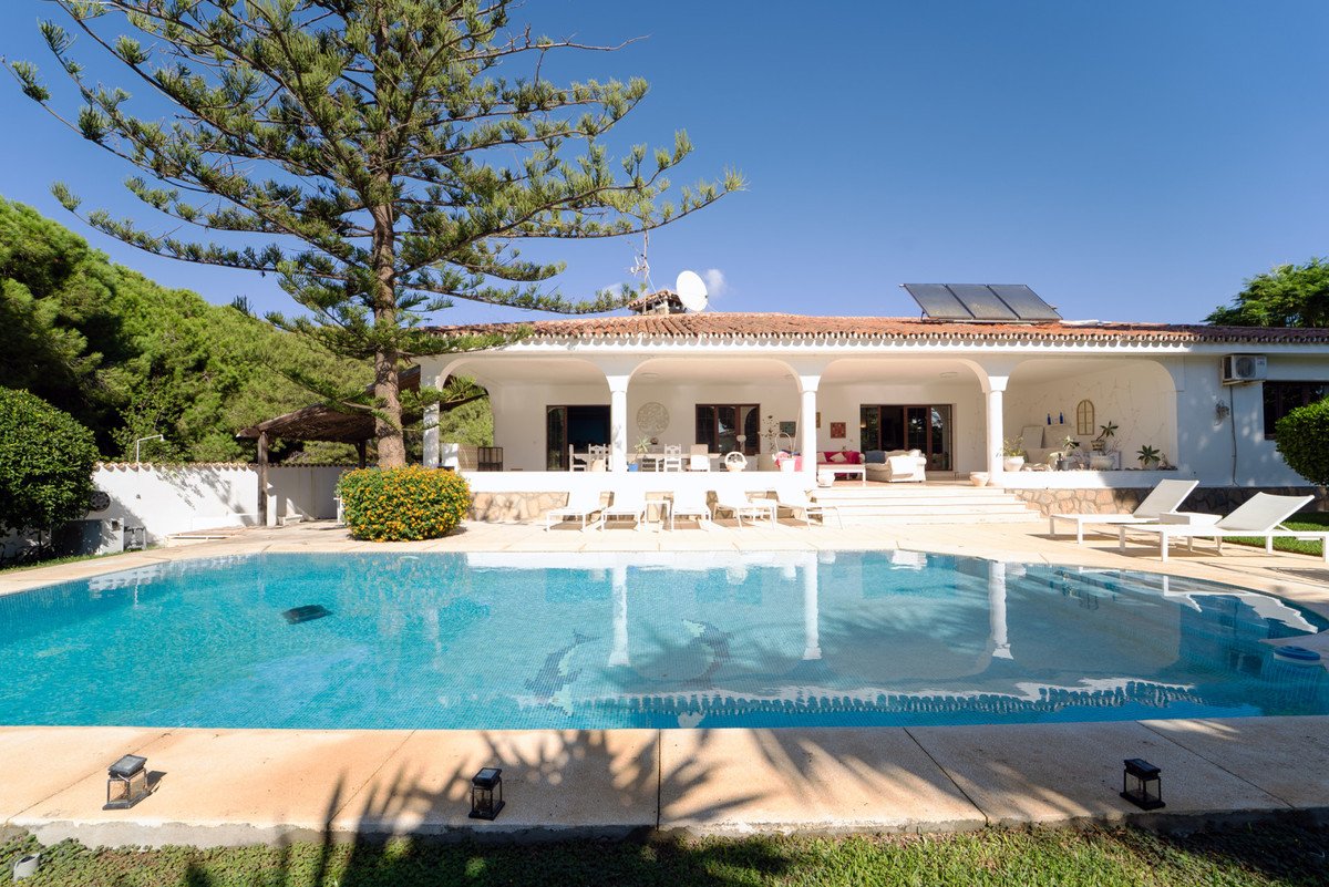 8 Bed Detached Villa in Marbesa