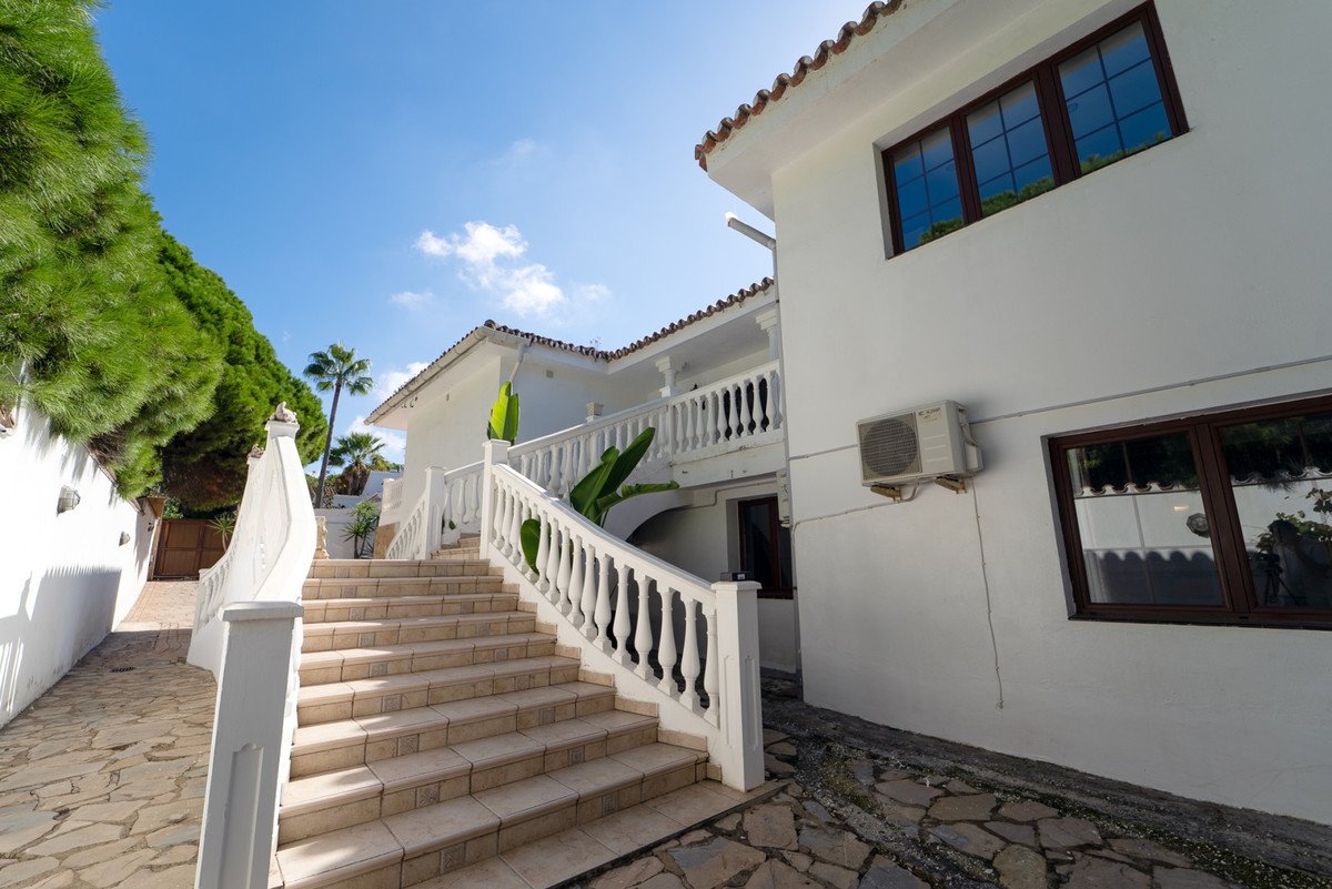 8 Bed Detached Villa in Marbesa