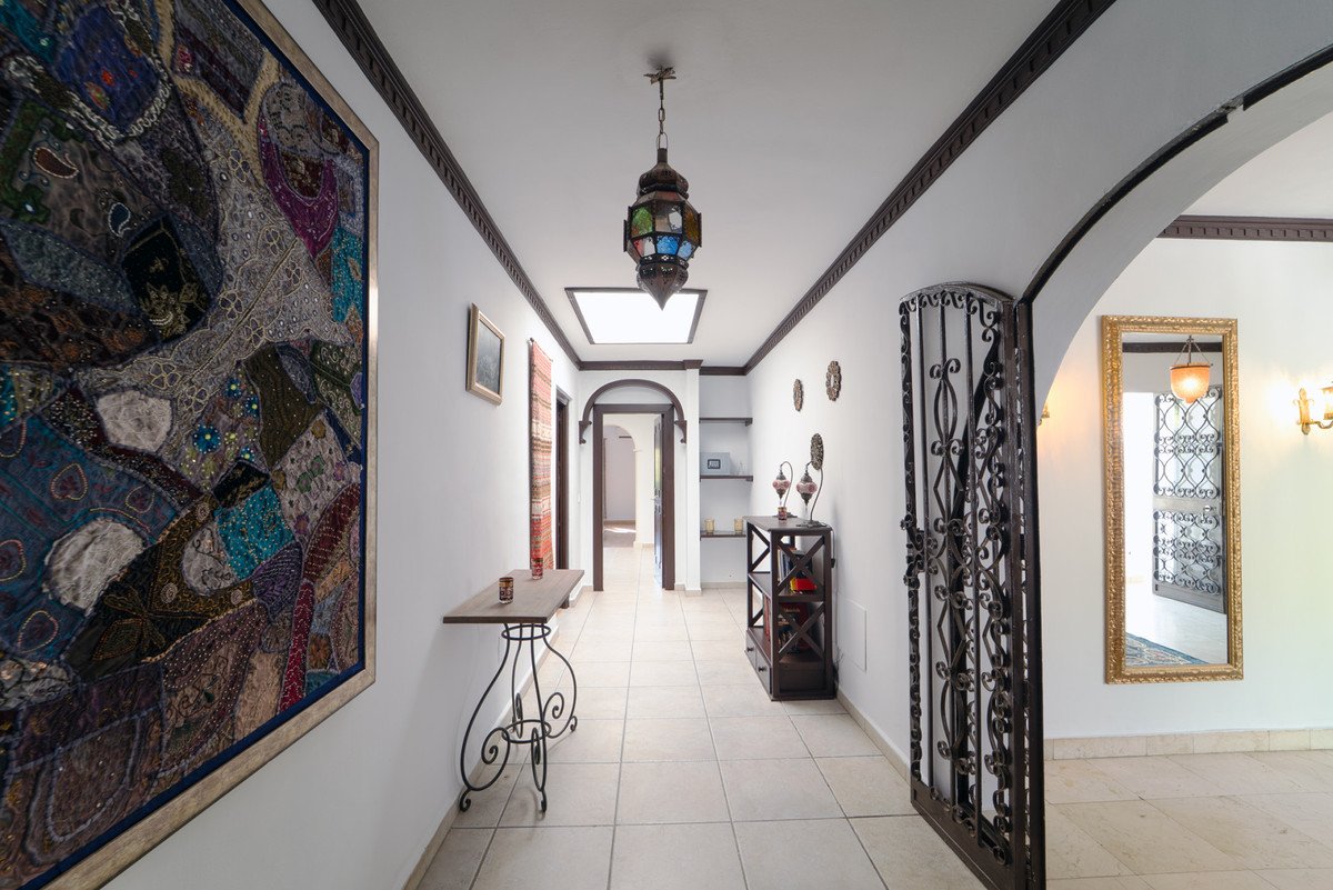 8 Bed Detached Villa in Marbesa