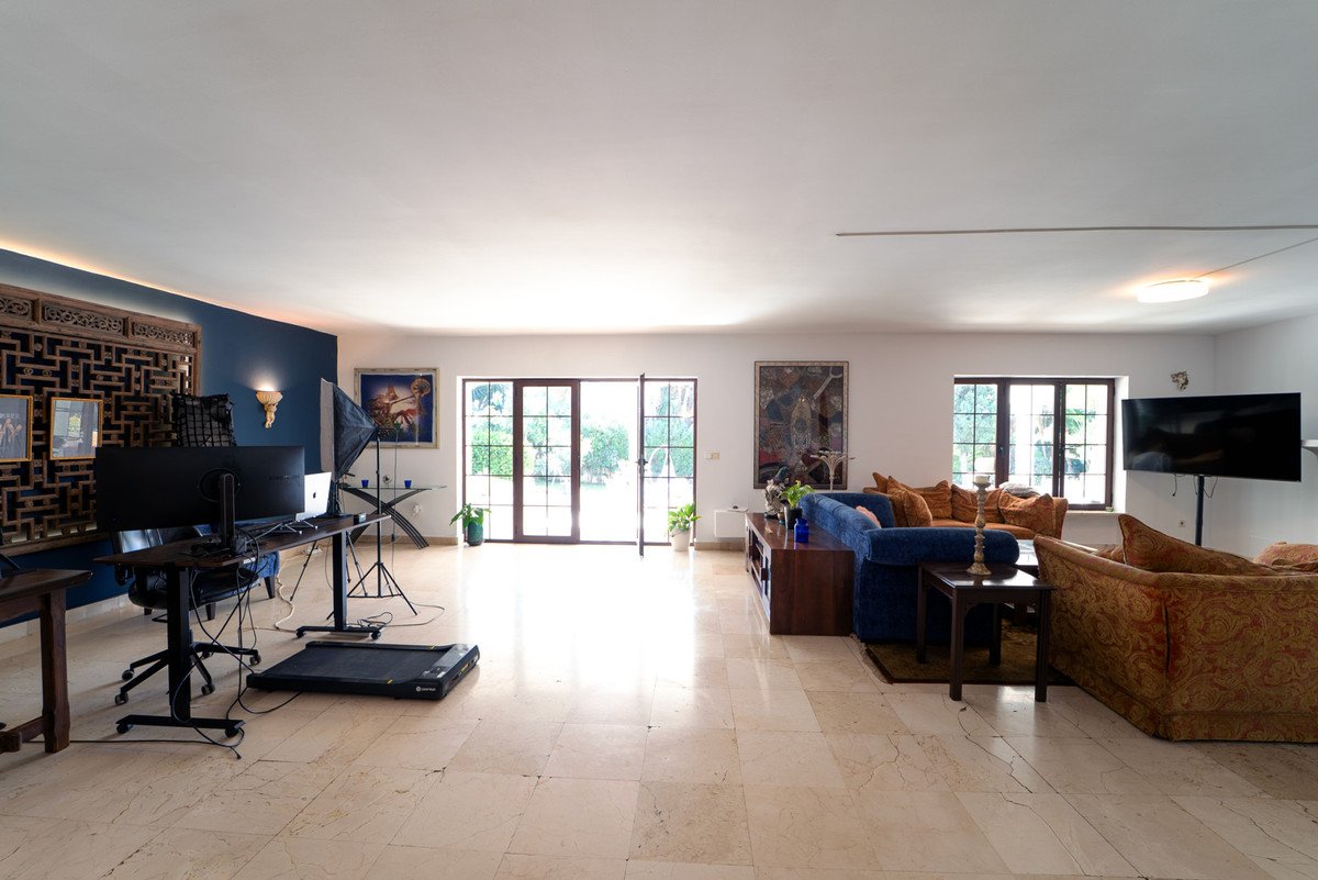 8 Bed Detached Villa in Marbesa