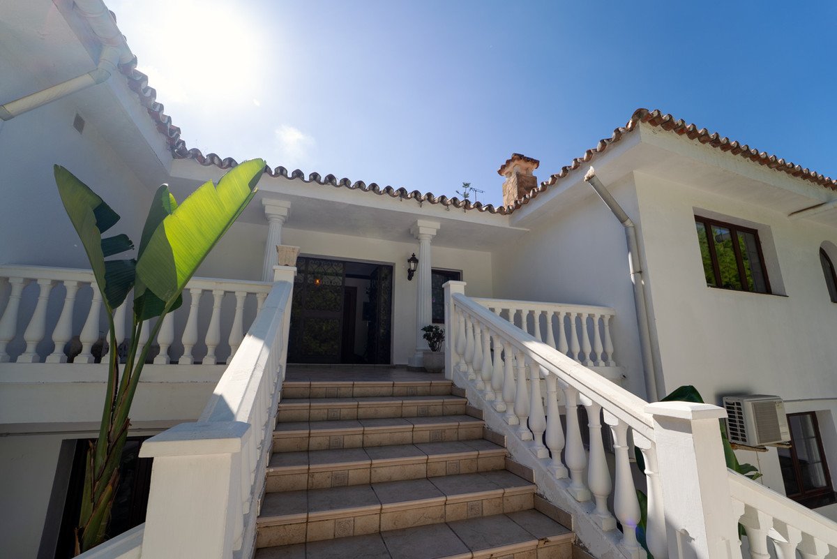 8 Bed Detached Villa in Marbesa