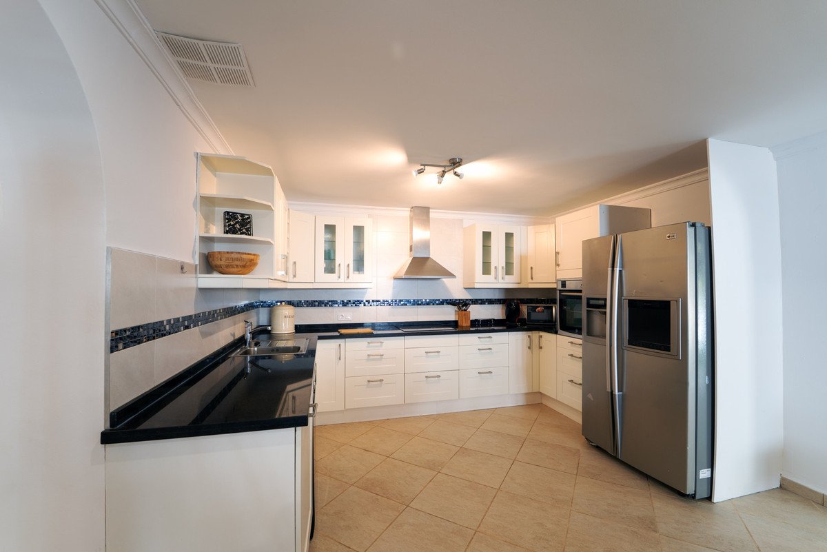 8 Bed Detached Villa in Marbesa