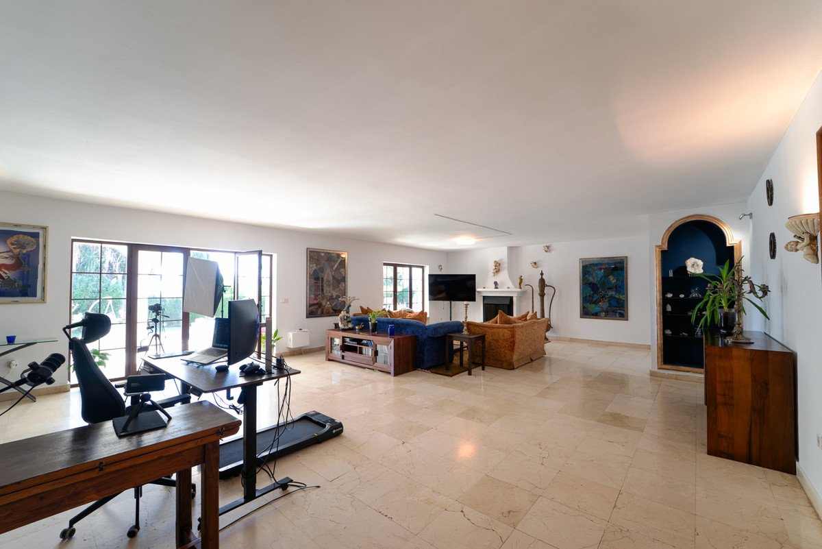 8 Bed Detached Villa in Marbesa
