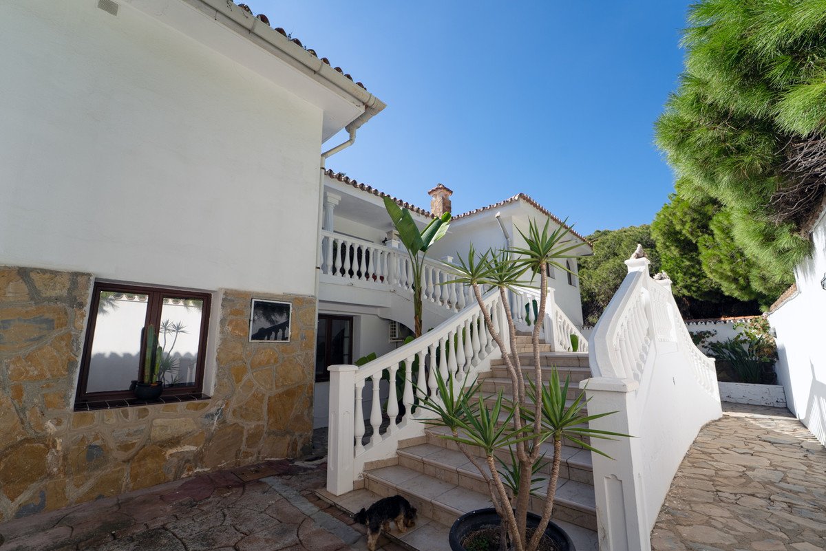 8 Bed Detached Villa in Marbesa