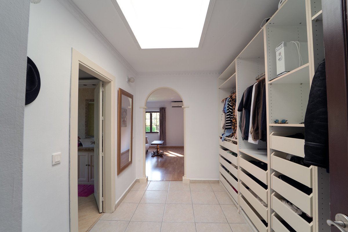 8 Bed Detached Villa in Marbesa
