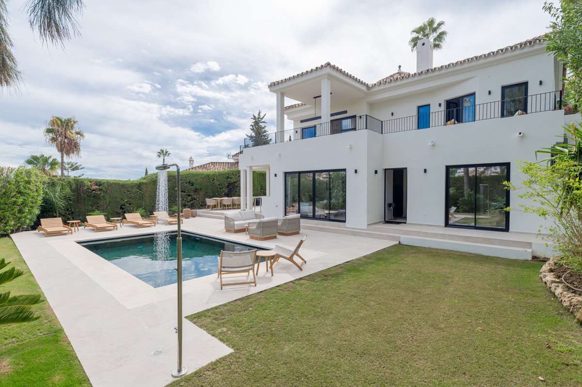 4 Bed Detached Villa in Nueva Andalucía
