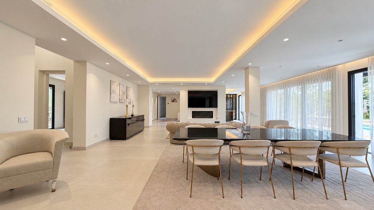 6 Bed Detached Villa in Guadalmina Baja