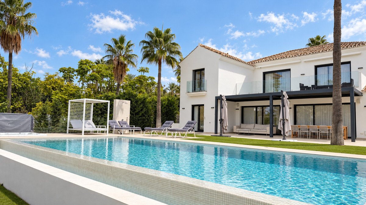 6 Bed Detached Villa in Guadalmina Baja