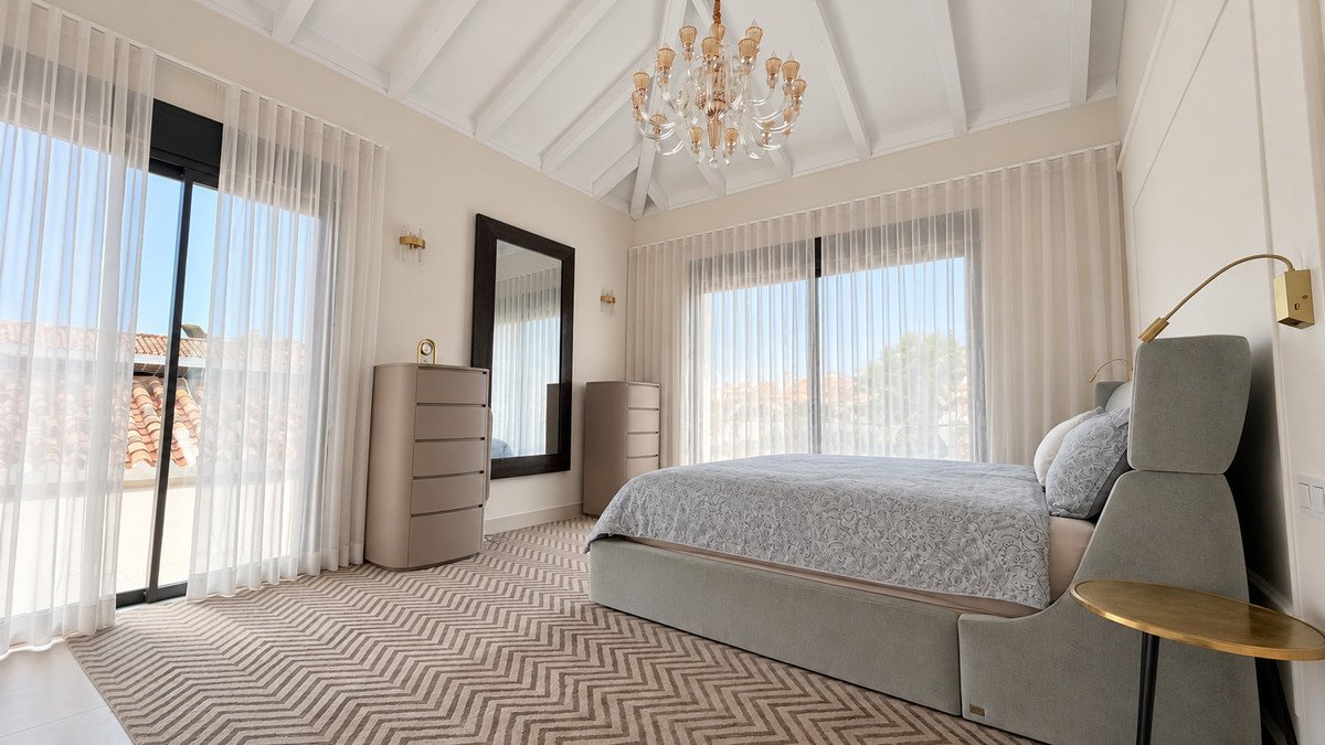 6 Bed Detached Villa in Guadalmina Baja