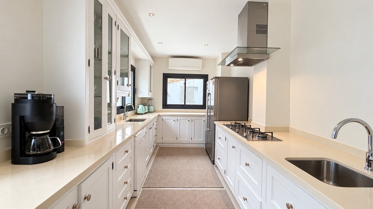 6 Bed Detached Villa in Guadalmina Baja