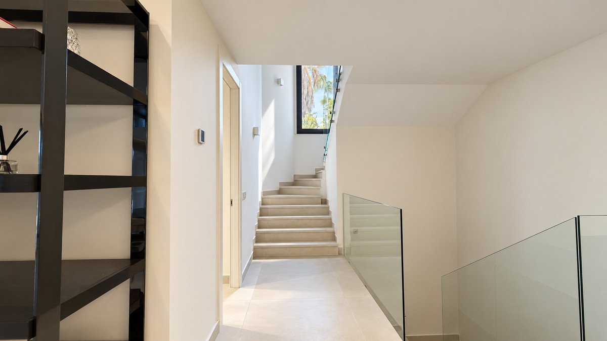 6 Bed Detached Villa in Guadalmina Baja