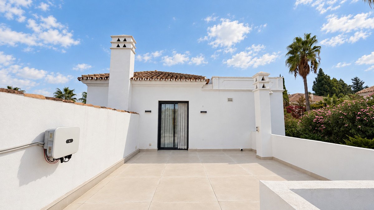 6 Bed Detached Villa in Guadalmina Baja