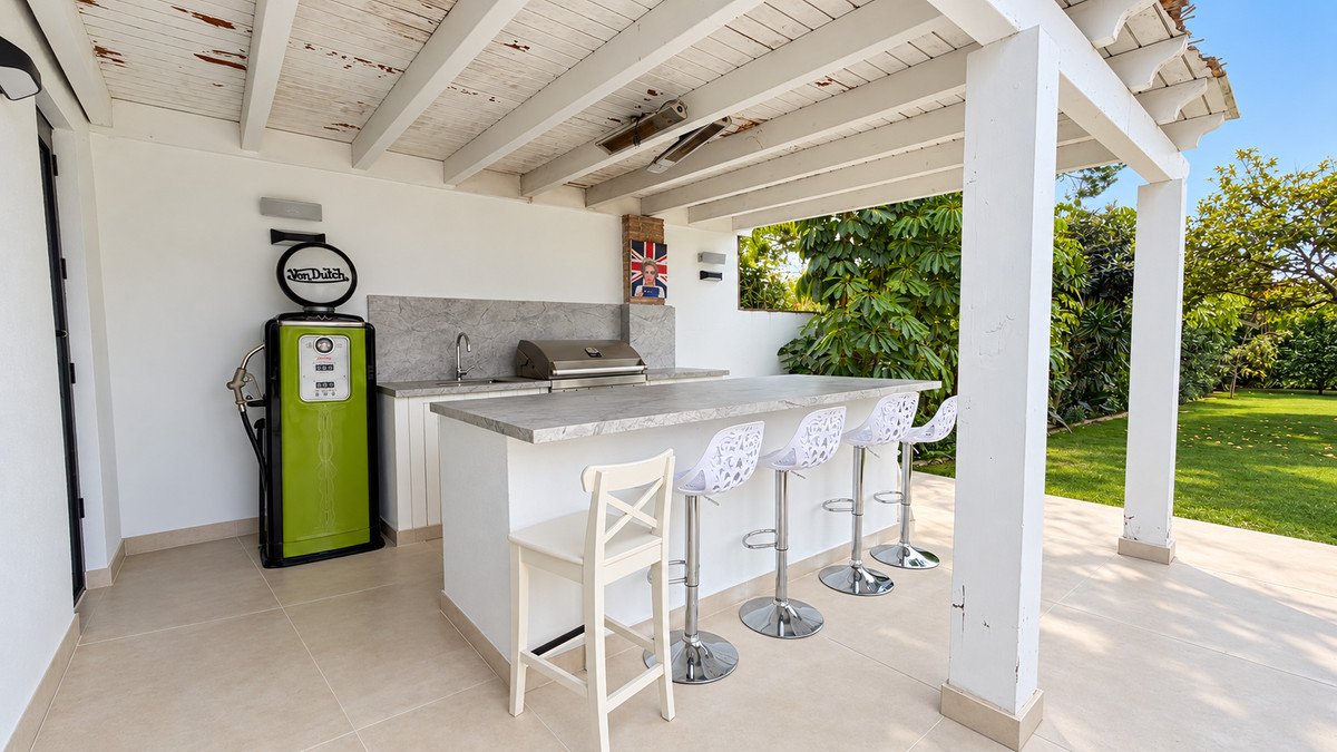6 Bed Detached Villa in Guadalmina Baja