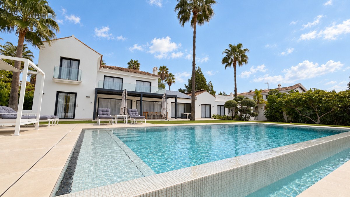6 Bed Detached Villa in Guadalmina Baja