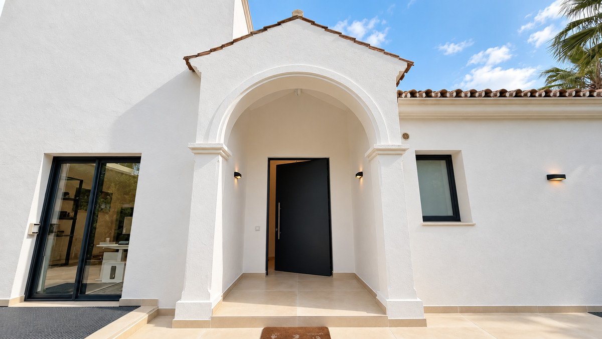 6 Bed Detached Villa in Guadalmina Baja