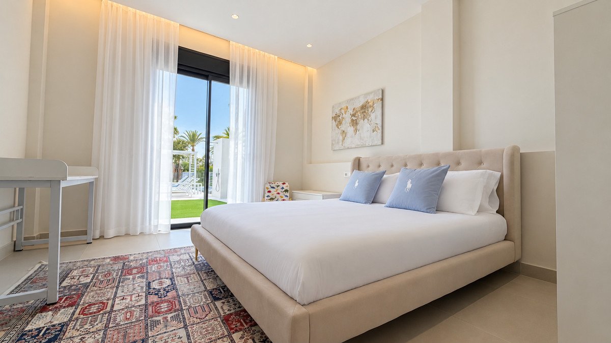 6 Bed Detached Villa in Guadalmina Baja