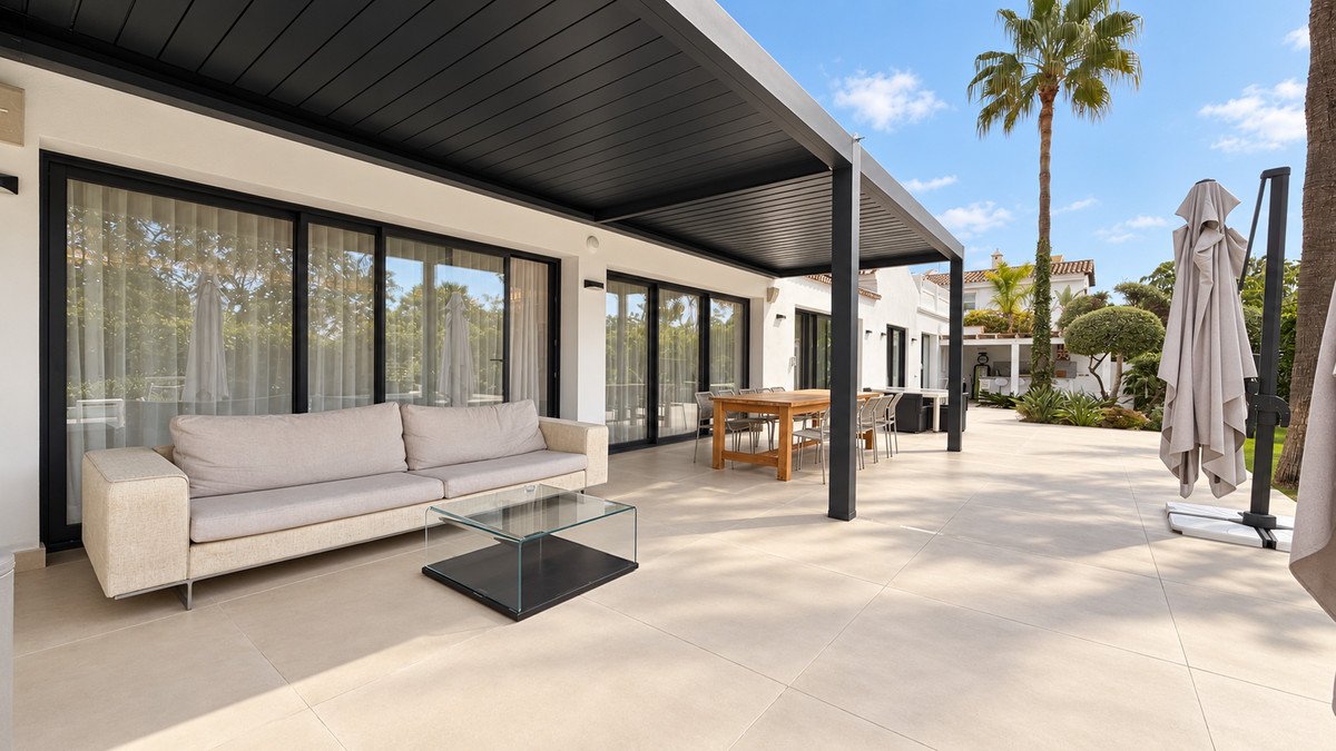 6 Bed Detached Villa in Guadalmina Baja