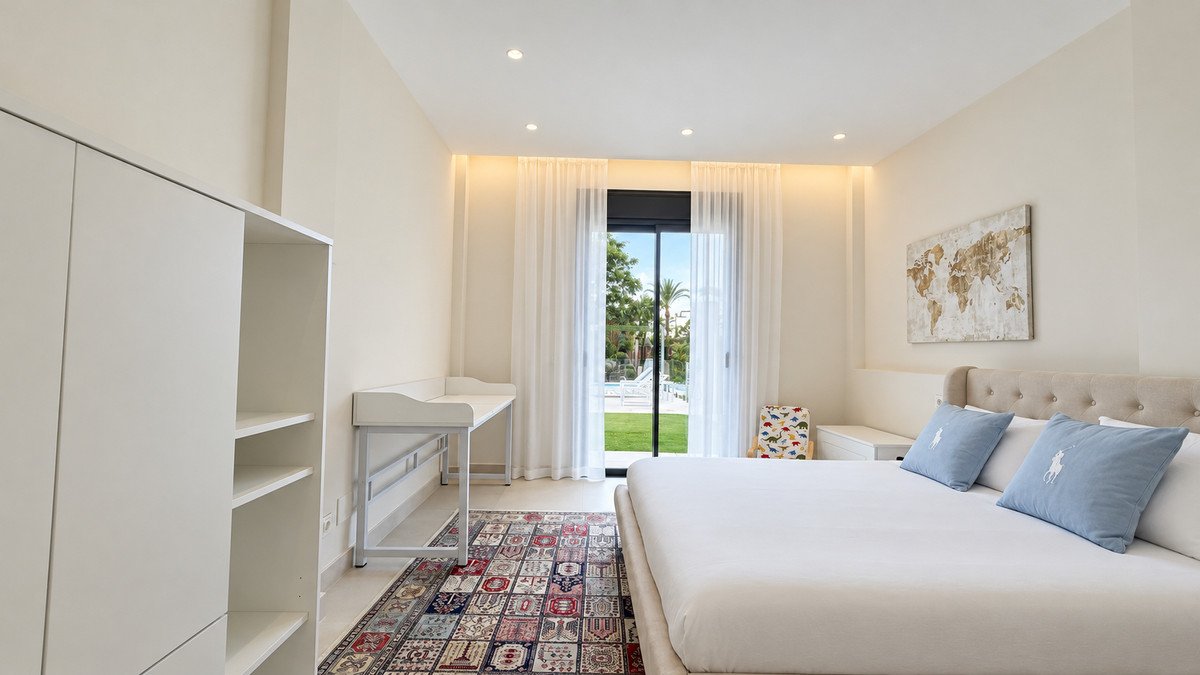 6 Bed Detached Villa in Guadalmina Baja