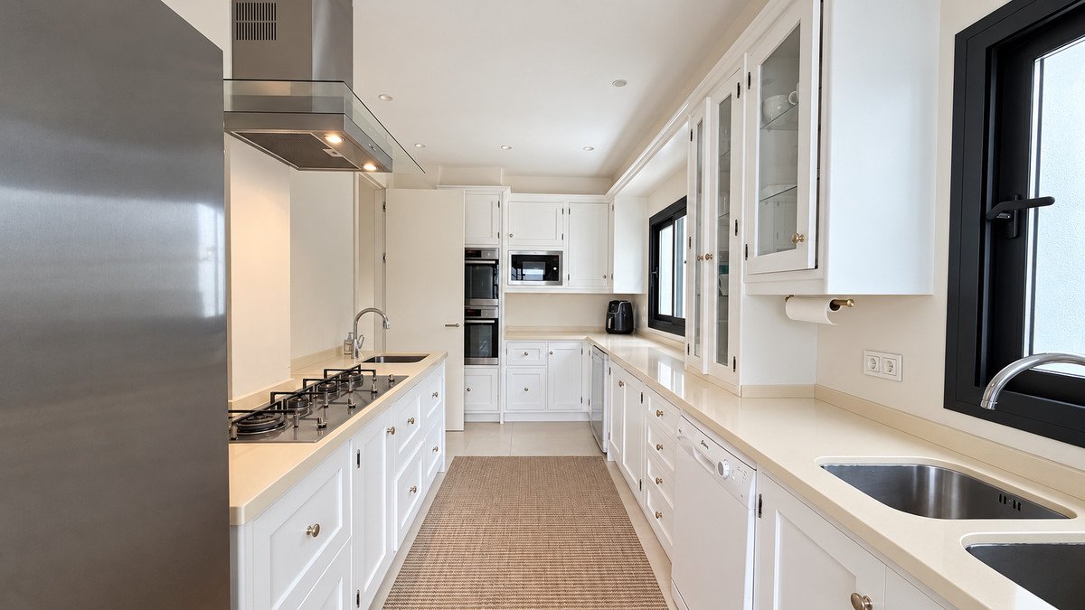 6 Bed Detached Villa in Guadalmina Baja