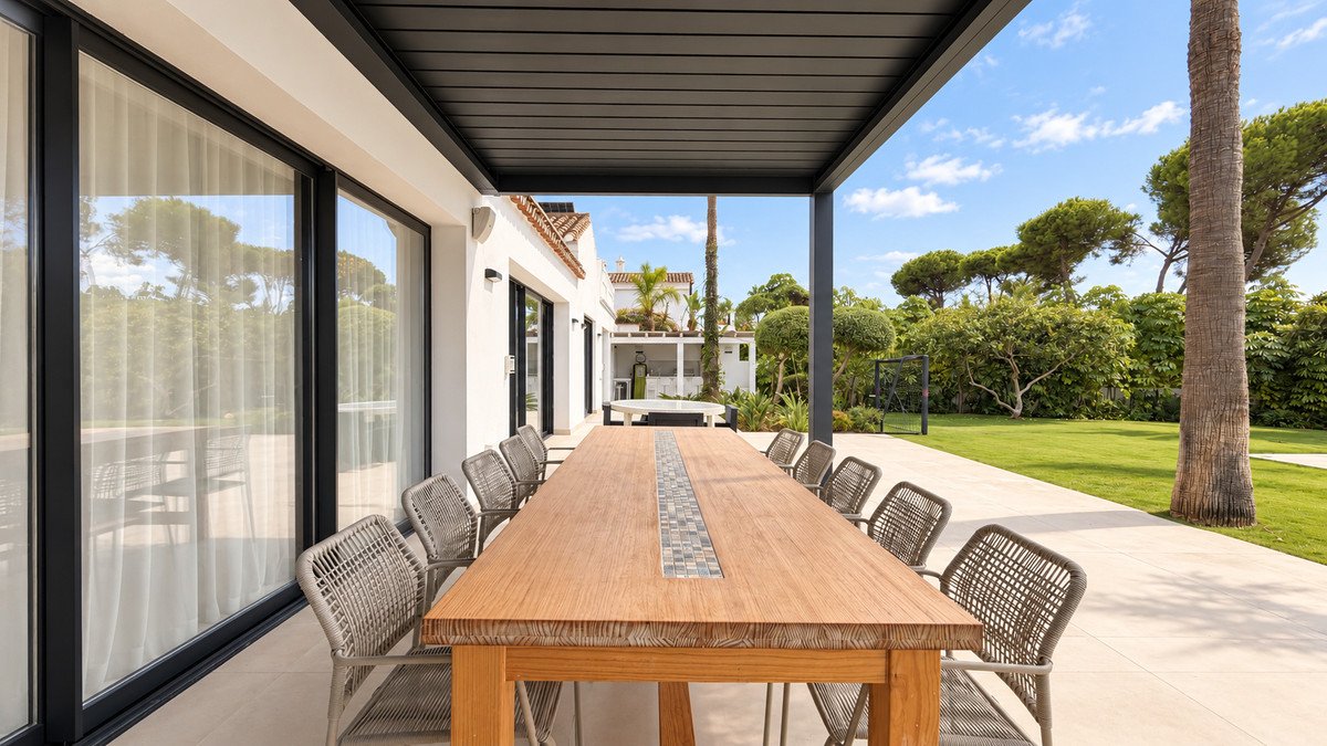 6 Bed Detached Villa in Guadalmina Baja