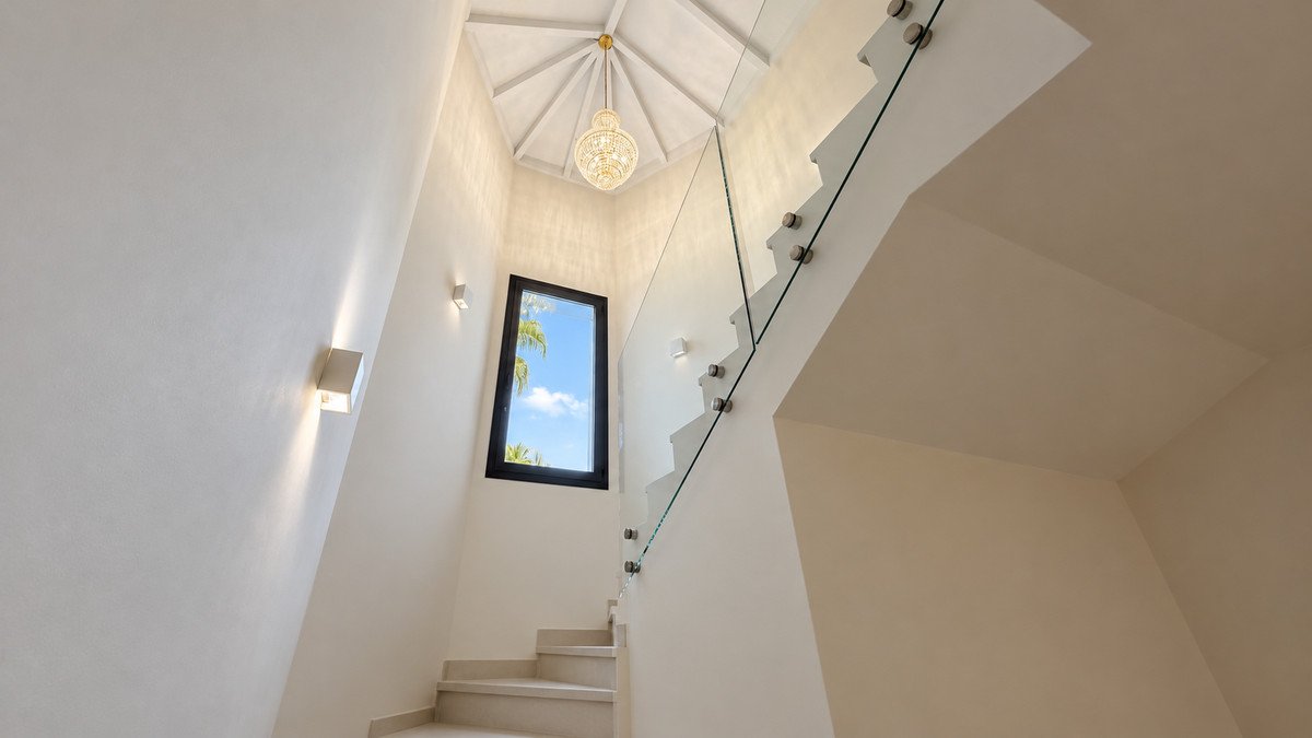 6 Bed Detached Villa in Guadalmina Baja