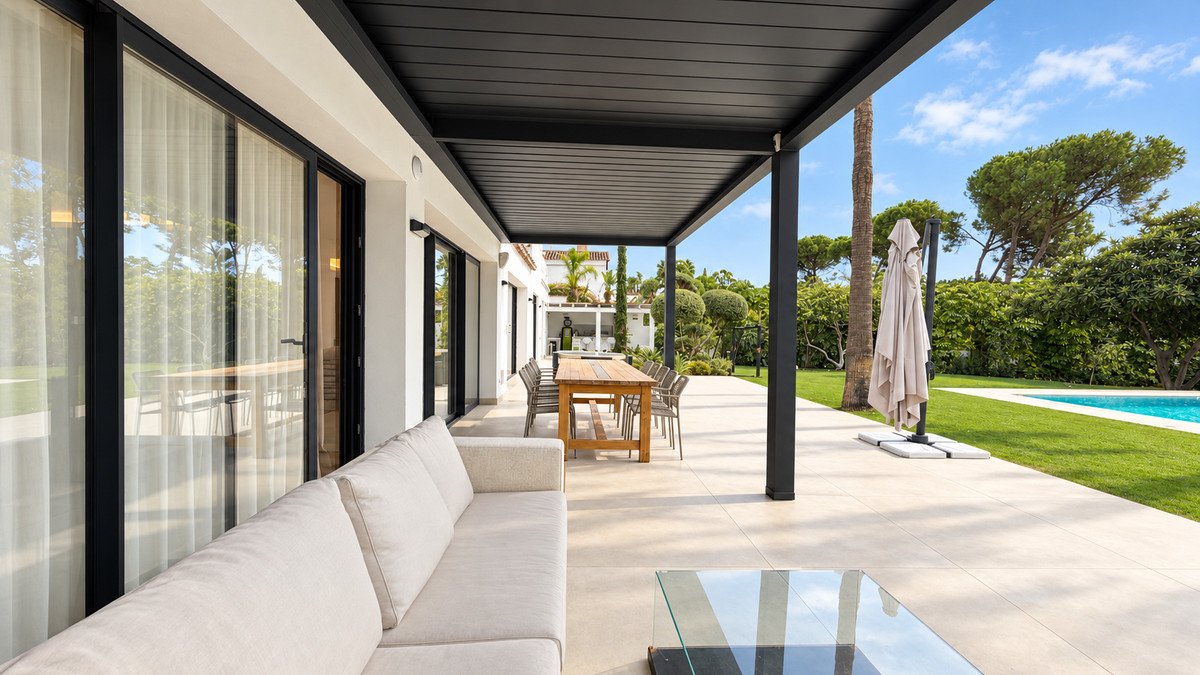 6 Bed Detached Villa in Guadalmina Baja