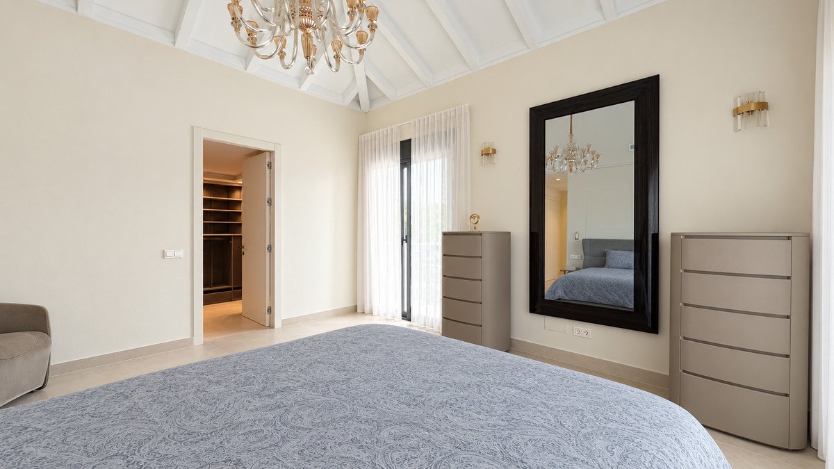6 Bed Detached Villa in Guadalmina Baja