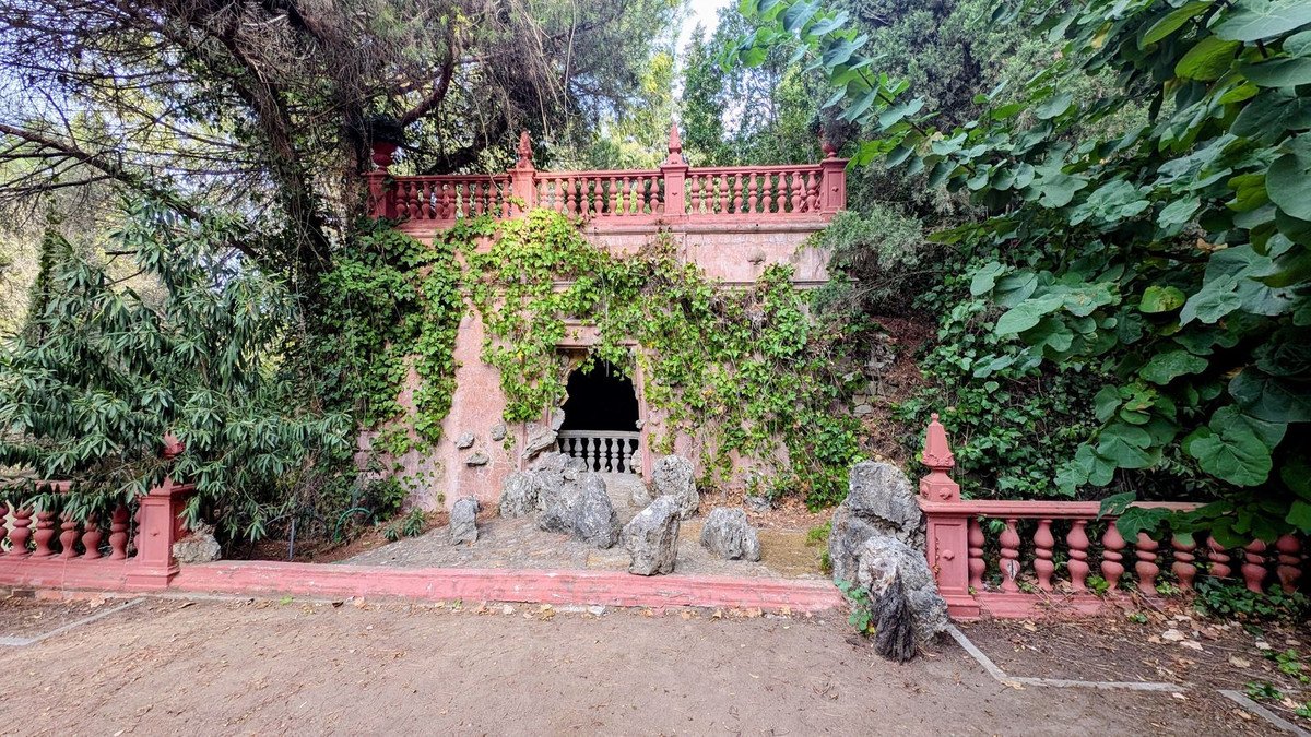 16 Bed Detached Villa in Sotogrande